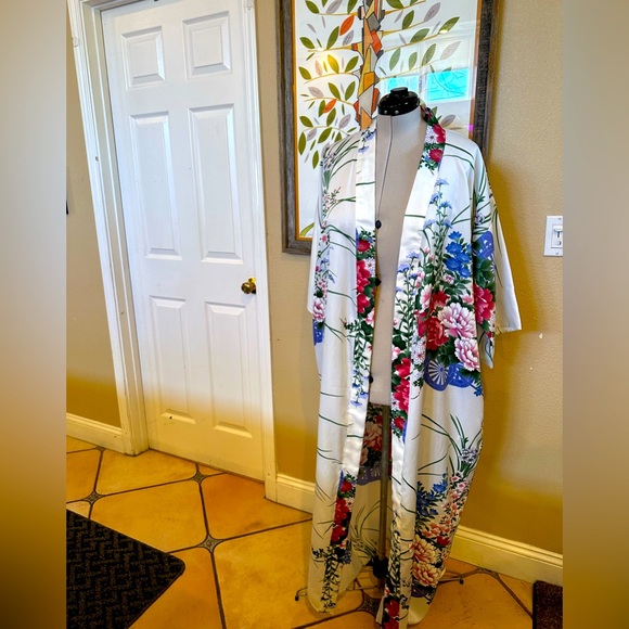 L Magnin white robe with floral Print Kaftan Size  o/s  (A03) - Picture 2 of 10